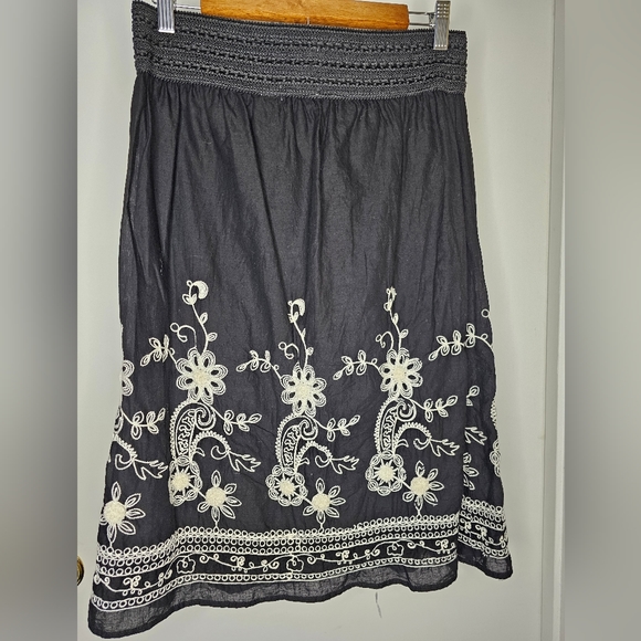 STUDIO WEST Embroidered Boho Puckered Skirt Black Cream Cottagecore sz Medium - Picture 2 of 5